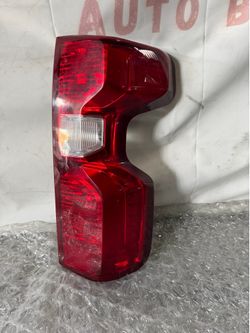 2019-2024 Chevrolet Silverado 2022-2024 GMC Sierra Right passenger side tail light OEM