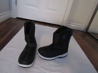 Adult Size 6 Black/Blue Snow Boots, Kom For Me