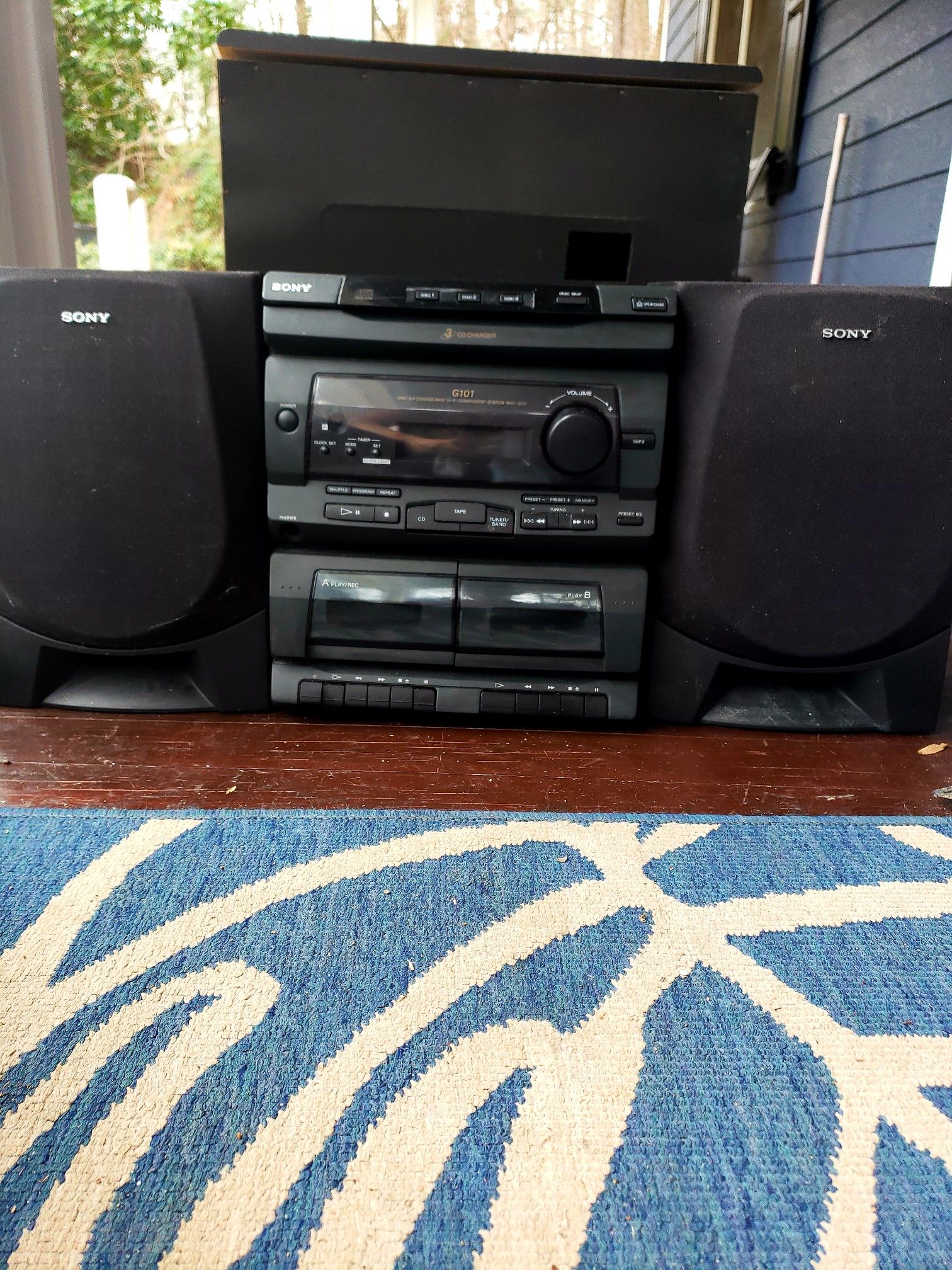 Sony G101 CD/Tape Recorder with Speakers