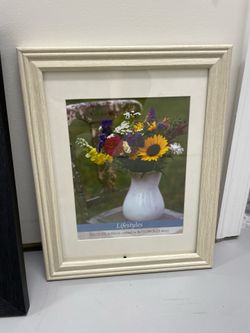 Twelve 8x10 and 11x14 picture frames 1$ each or 12 for 10$