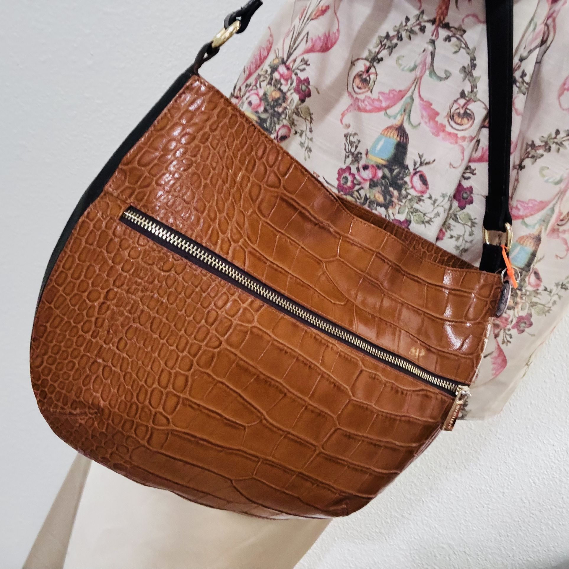 EUC Rare Italian Valentina Leather Croc Brown Hobo