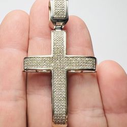 ❤️14K White Gold Cross Pendant with Diamonds