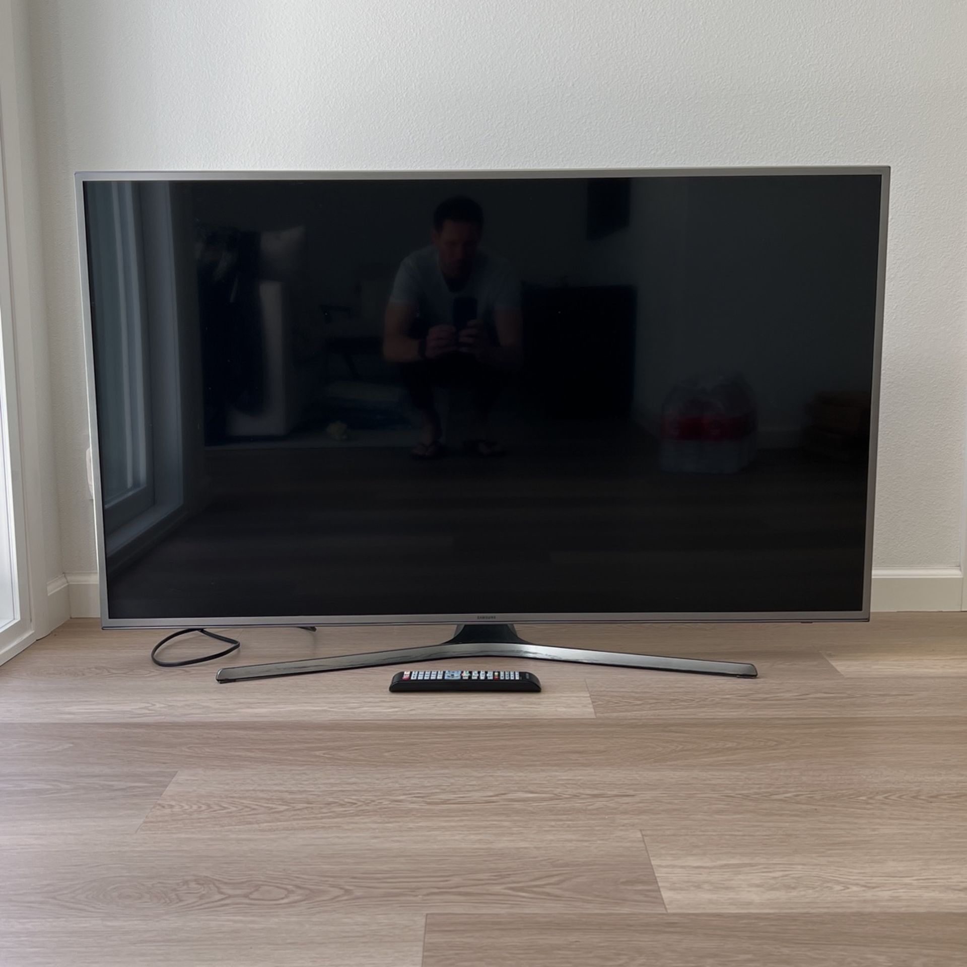 Samsung UN55JS7000 55-Inch 4K Ultra HD Smart LED TV (2015 Model)
