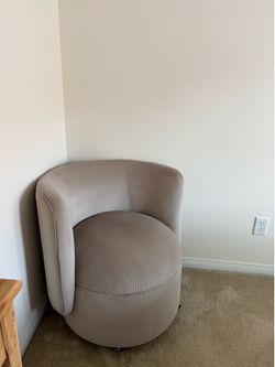 Round swivel accent decorative chair