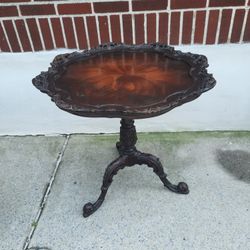 Antique Round Table M