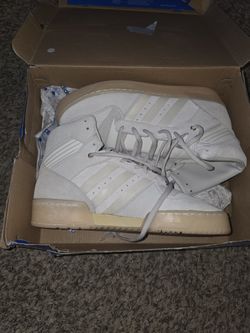 Rivalry hi addidas 11.5