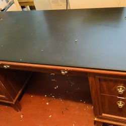 The exquisite large desk is a little loose when moving.