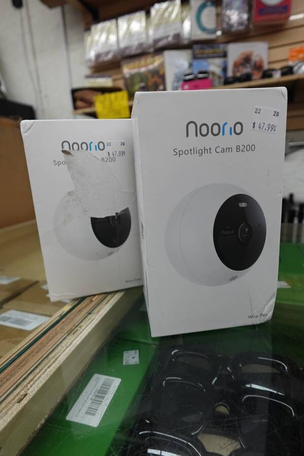 Noorio Wireless 12600mAh Battery-Powered Solar Security Camera B310