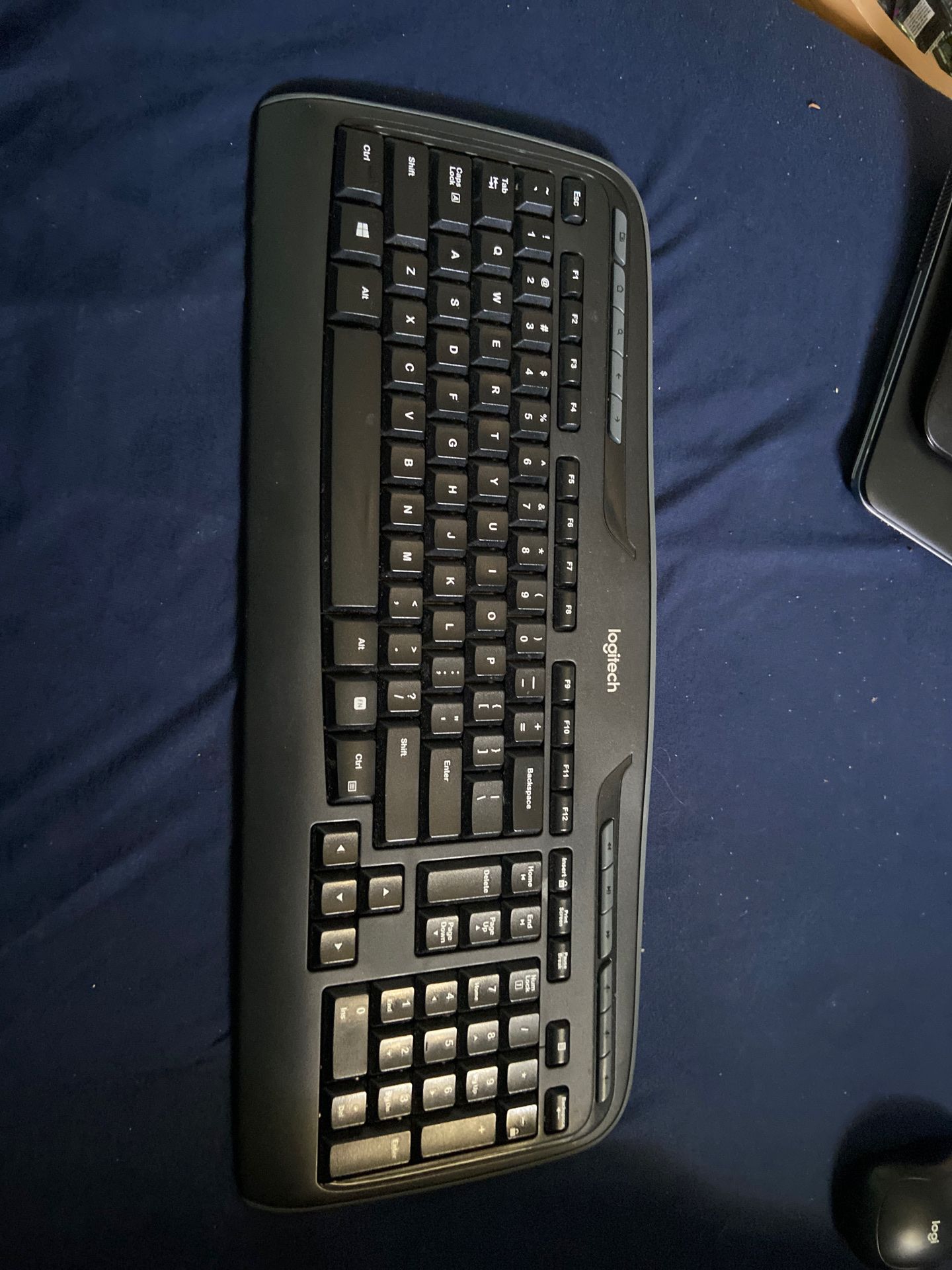 Logitech wireless keyboard and mouse set