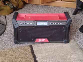 Milwaukee job site radio