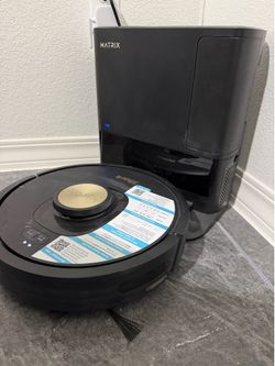 Shark Matrix Robot Vacuum with Self-Empty Base - Excellent Condition