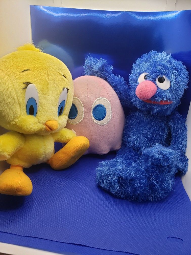 Collectibles bundle 3 Items. Excellent condition in all 3 toys. Tweety bird, Herry Monster, etc, Adorable collection.#967