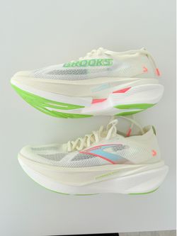 Brooks Hyperion Max Men’s Running Sneakers US 9.5 D White/Green/Pink