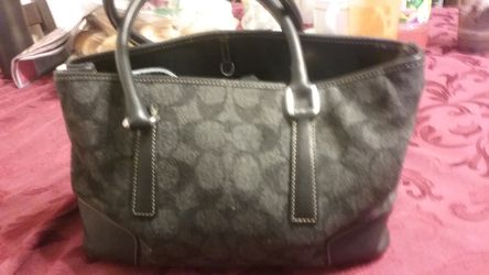 Nice coach purse 30 firm