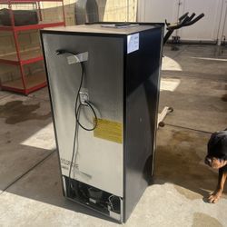Vissani Refrigerater/Freezer $250.00 Or Make N Offer.