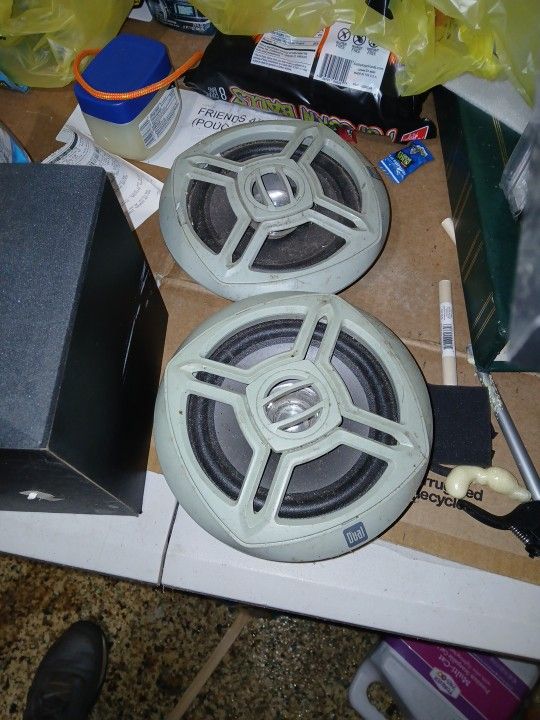 Four Speakers & Cd Player/ Stereo Dual
