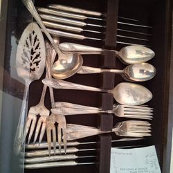 Oneida Dinnerware Set