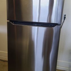 Frigidaire
30 in. 18.3 cu. ft. Garage Ready Top Freezer Refrigerator in Stainless Steel