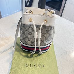 Gucci GG Bucket Bag – Authentic w/ Box & Dust Bag