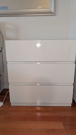 White Solid 3-Drawer Dresser