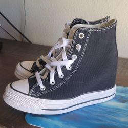 CONVERSE SIZE  6 1/2 BRAND NEW 