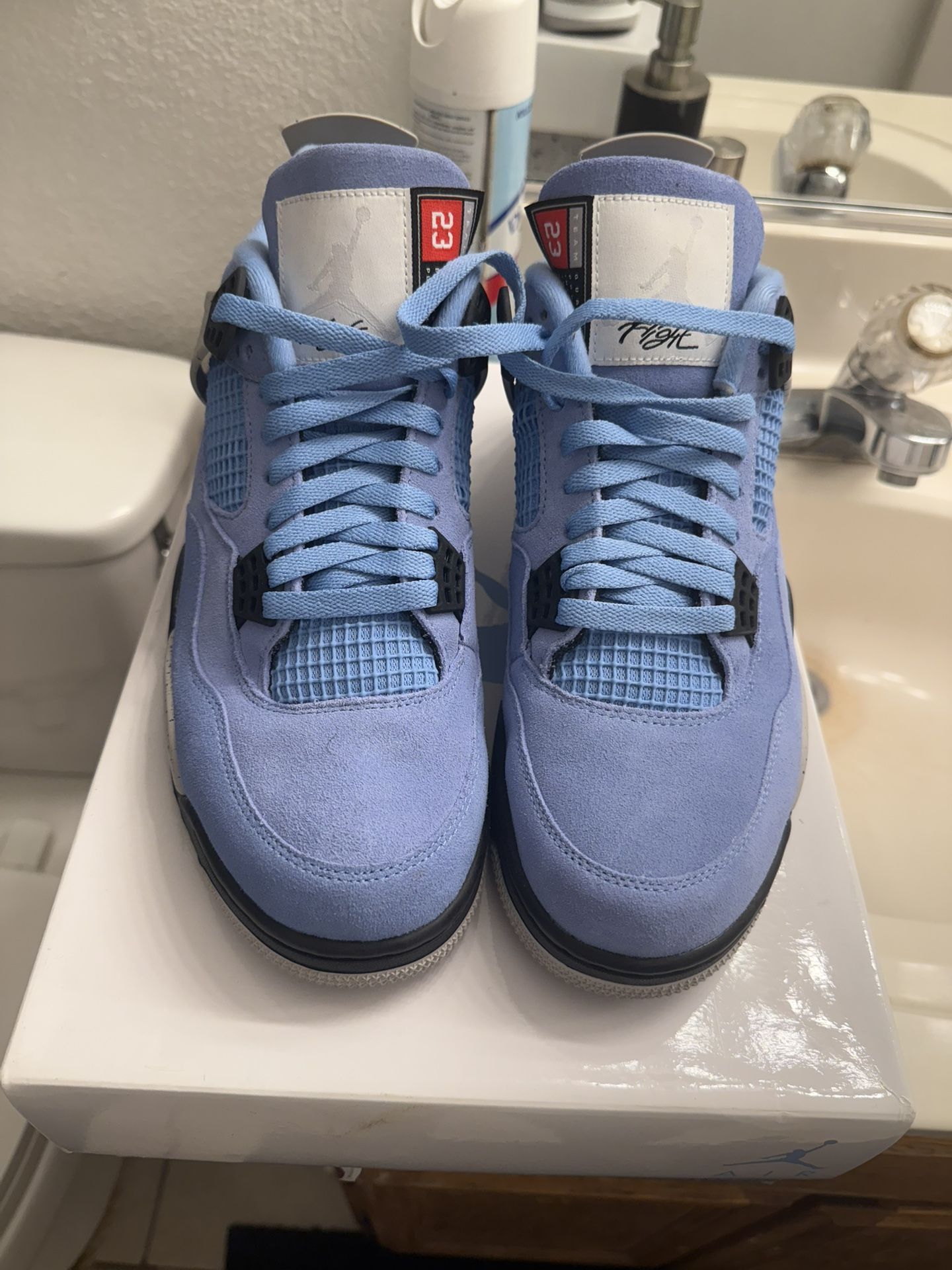 Jordan 4 University Blue