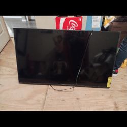 Tengo 2 televisiones inteligentes no se ven almenos que le apuntes la lámpara pero si se oyen $30 por la grande $20 por la chica (para partes ) NO EST