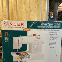 Singer Sewing  Machine 