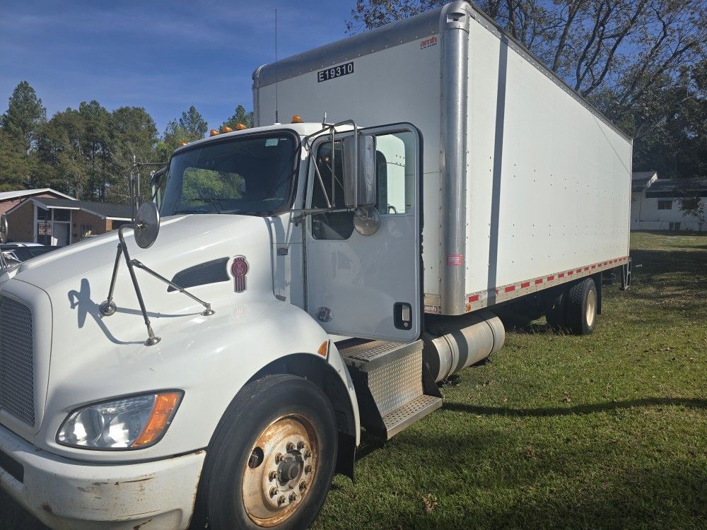 26ft BOX TRUCK