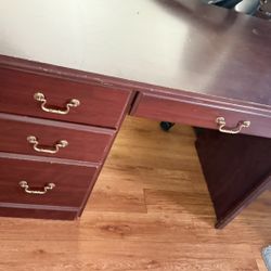 FREE DESK