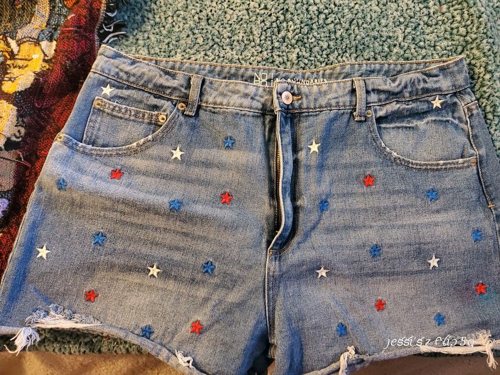 No Boundaries Womens Junior Shorts High Rise Embroidered Stars