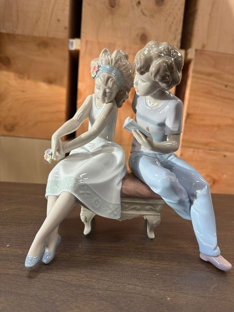 Vintage Lladro Figurine "A Poem For My Girl"  #6821 Retired  RARE & HTF Adorable