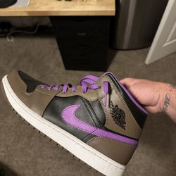 Jordan 1 Mid Mocha Size 13 