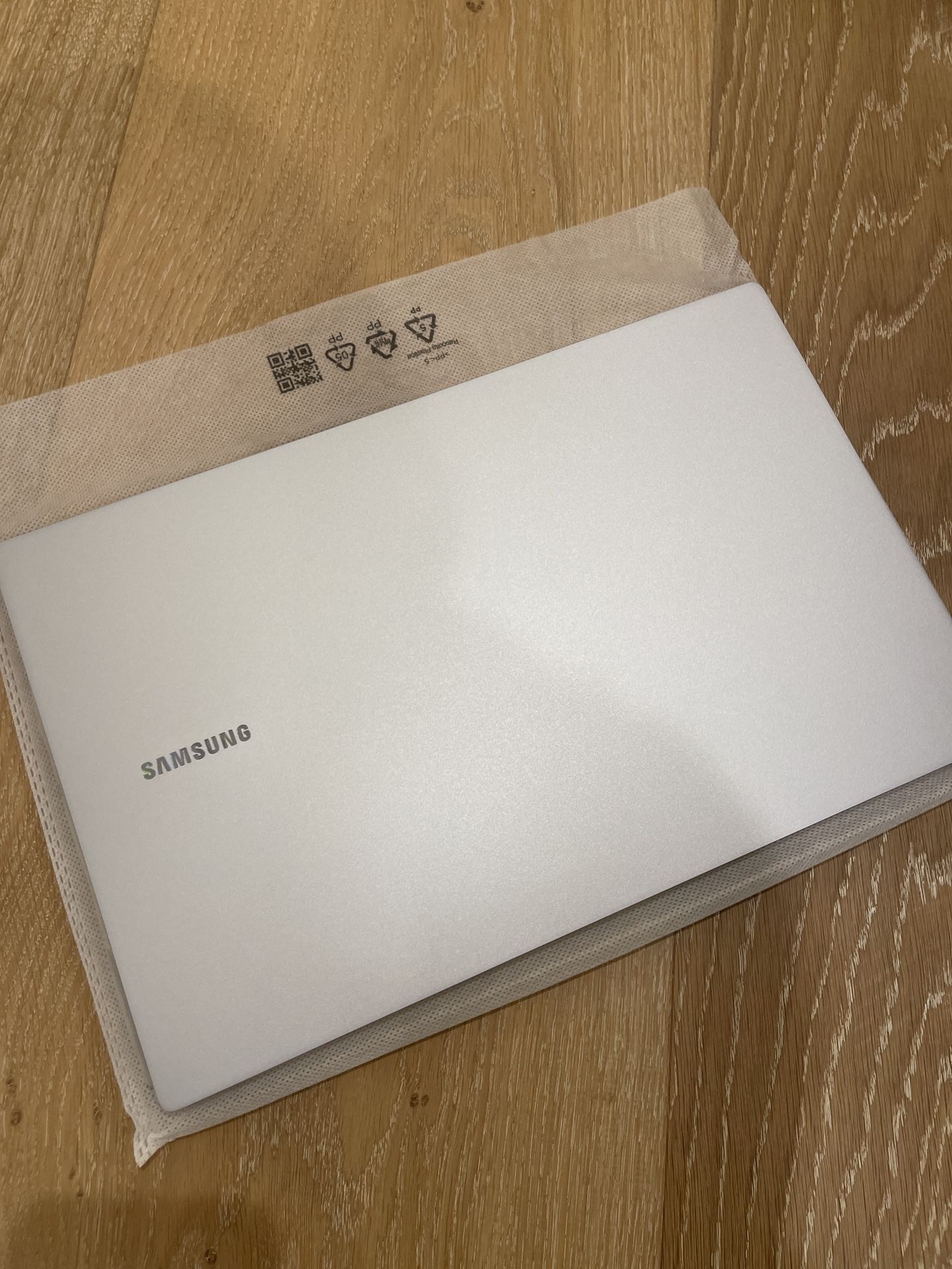 BRAND NEW UNUSED Galaxy Book4, 15.6, Intel Core 7, 512GB, Silver