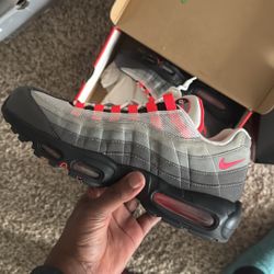 NIKE AIR MAX 95 OG SZ10.5 SOLAR RED NEON Jordan Infrared Levis  6 Sample Retro 97 95 Union Fragment Solefly Stranger Things Off White 2 1 FOAMPOSITE 