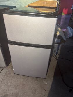 Mini Fridge with Top Freezer