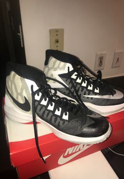 Nike zoom devosion basketball shoes size 9.5