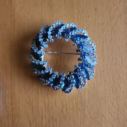 Brooch 