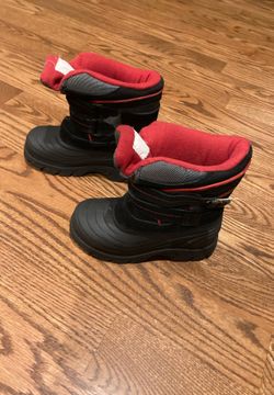 Boys snow boots size 11