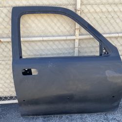2000-2006 TOYOTA TUNDRA RIGHT PASEENGER SIDE FRONT DOOR SHELL OEM