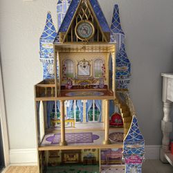 Cinderella Castle Doll Playhouse. 