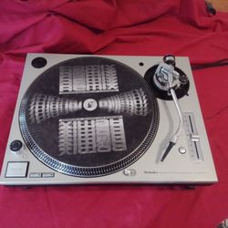 TECHNICS Turntable Sl 1200 M3D Excellent Condition Working Great 
