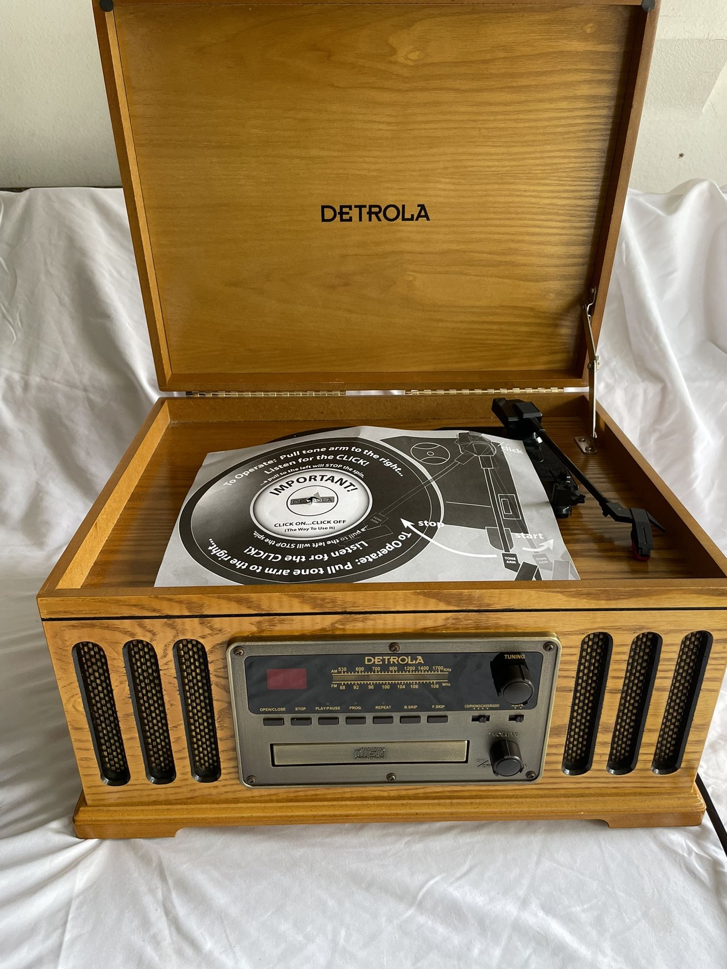 Vintage Oak Detrola KM837 Record Player CD Cassette Am/Fm radio