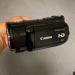 Canon VIXIA HFS10 HD Dual Flash Memory w/32GB Internal Memory & 10x Optical Zoom (lightly used)