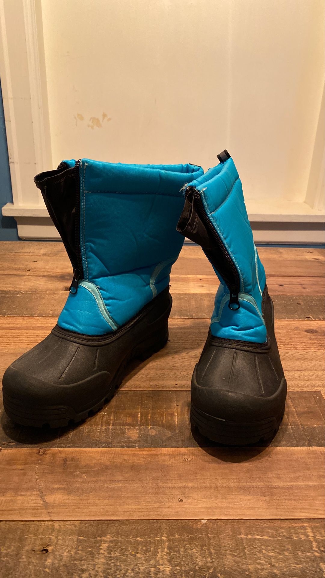 Kid’s snow boots