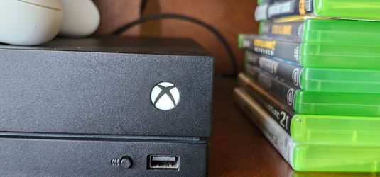 XBOX ONE X AND TWO CONTROLLERS PARTS
