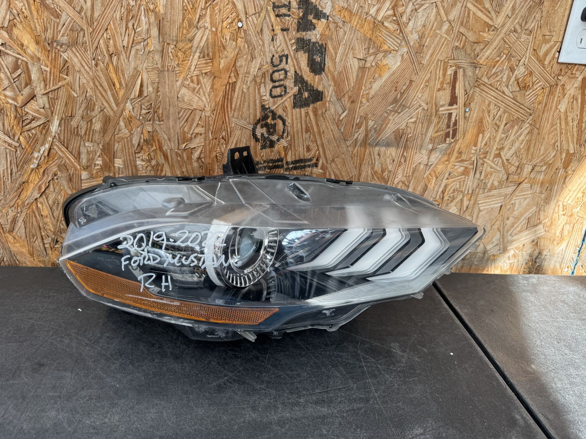 2019 2020 2021 2022 FORD MUSTANG RIGHT SIDE HEADLIGHT OEM USED