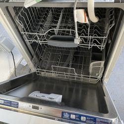 24" Built-In Dishwasher with Recessed Handle and Express Wash