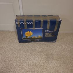 32 " Flat Sceen TV In The Box