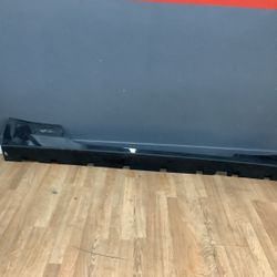 2015-2021 FORD MUSTANG RIGHT SIDE ROCKER MOLDING